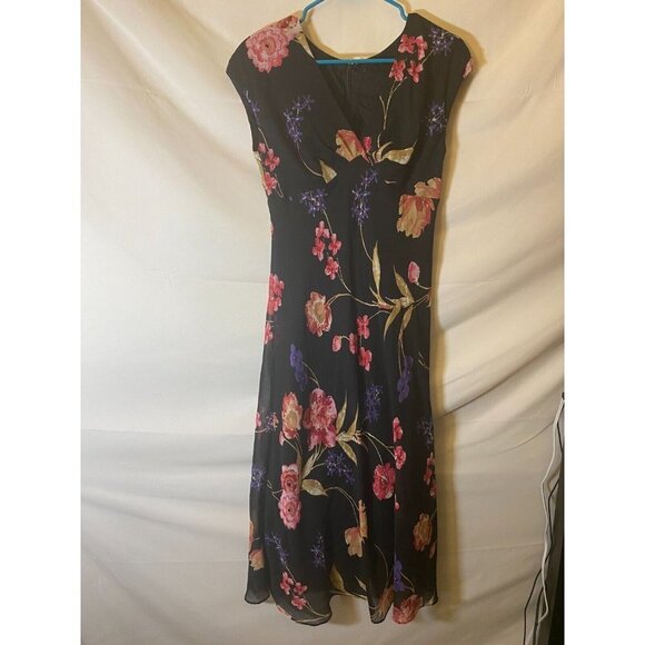 Womens Size medium So Pretty Dress Black Floral Form Fitting Beautiful Midi - Picture 1 of 3
